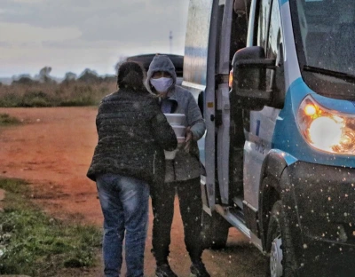 Foto de entrega de alimentos ocorrido em um bairro comunitário